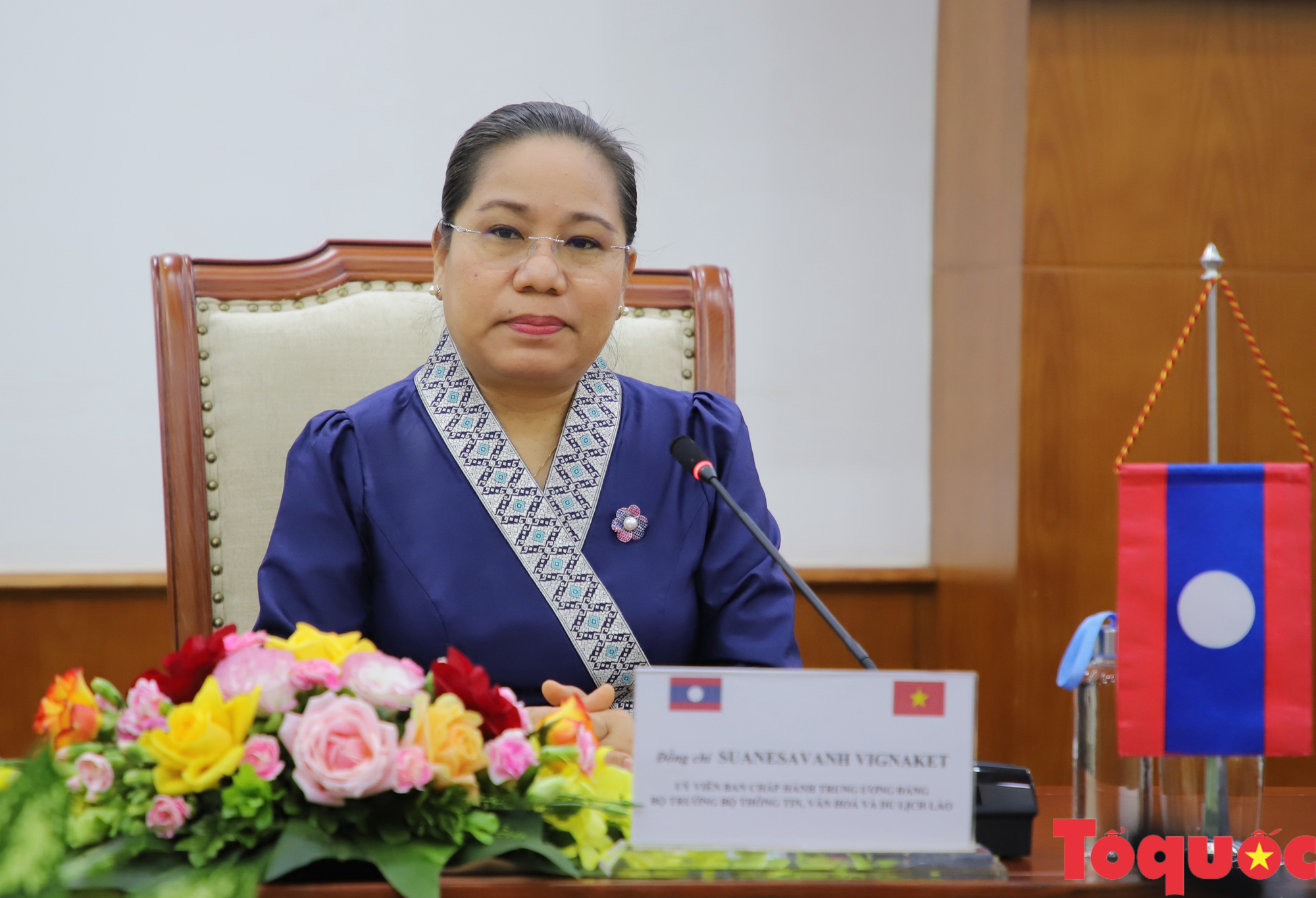 Bộ trưởng Nguyễn Văn Hùng hội đàm với Bộ trưởng Bộ Thông tin, Văn hóa và Du lịch Lào - Ảnh 2.