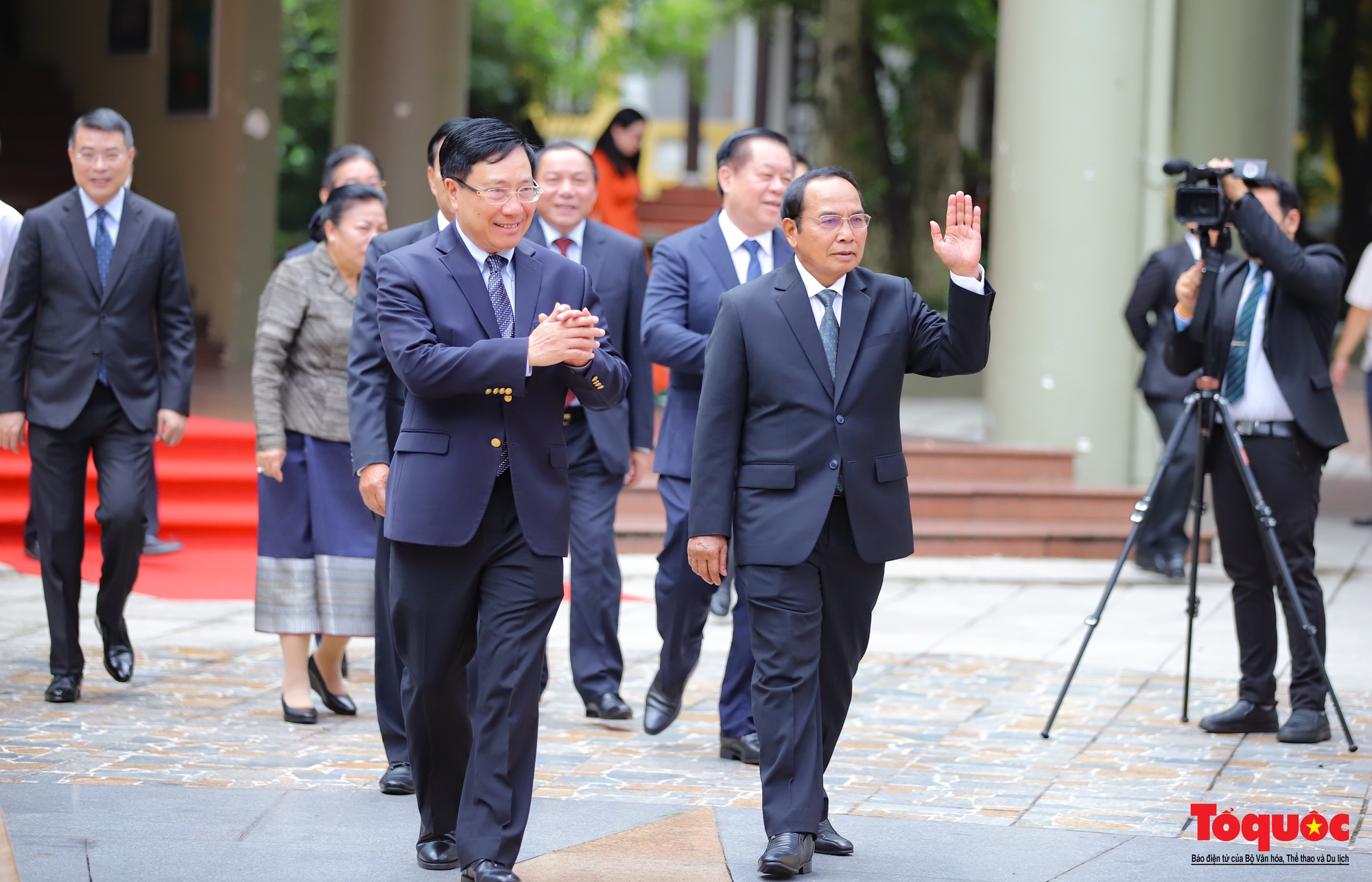 Khai mạc triển lãm ảnh &quot;Tình hữu nghị Lào - Việt Nam đời đời bền vững&quot; - Ảnh 3.