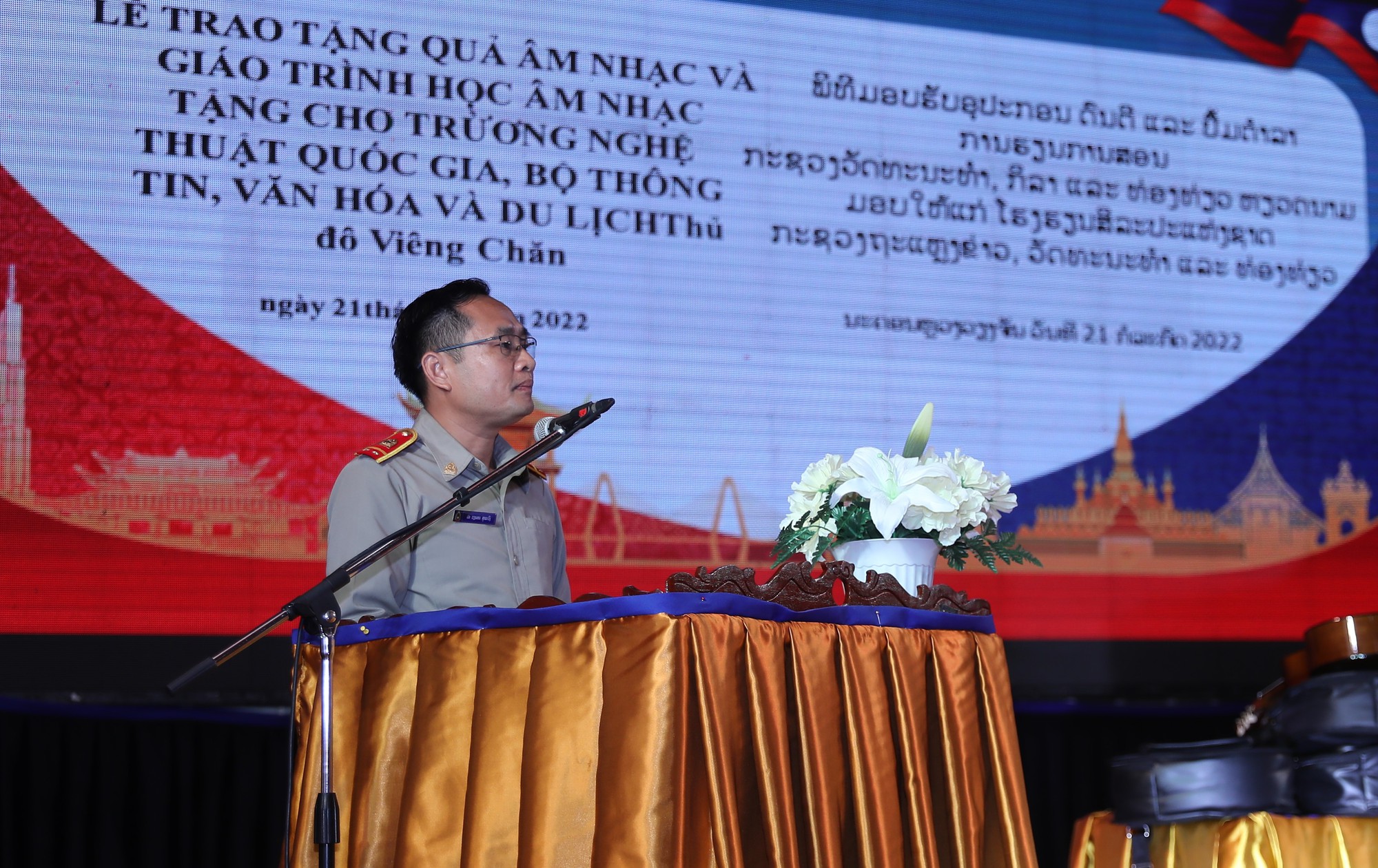 Thứ trưởng Tạ Quang Đông thăm và tặng quà Trường Nghệ thuật quốc gia Lào - Ảnh 3.