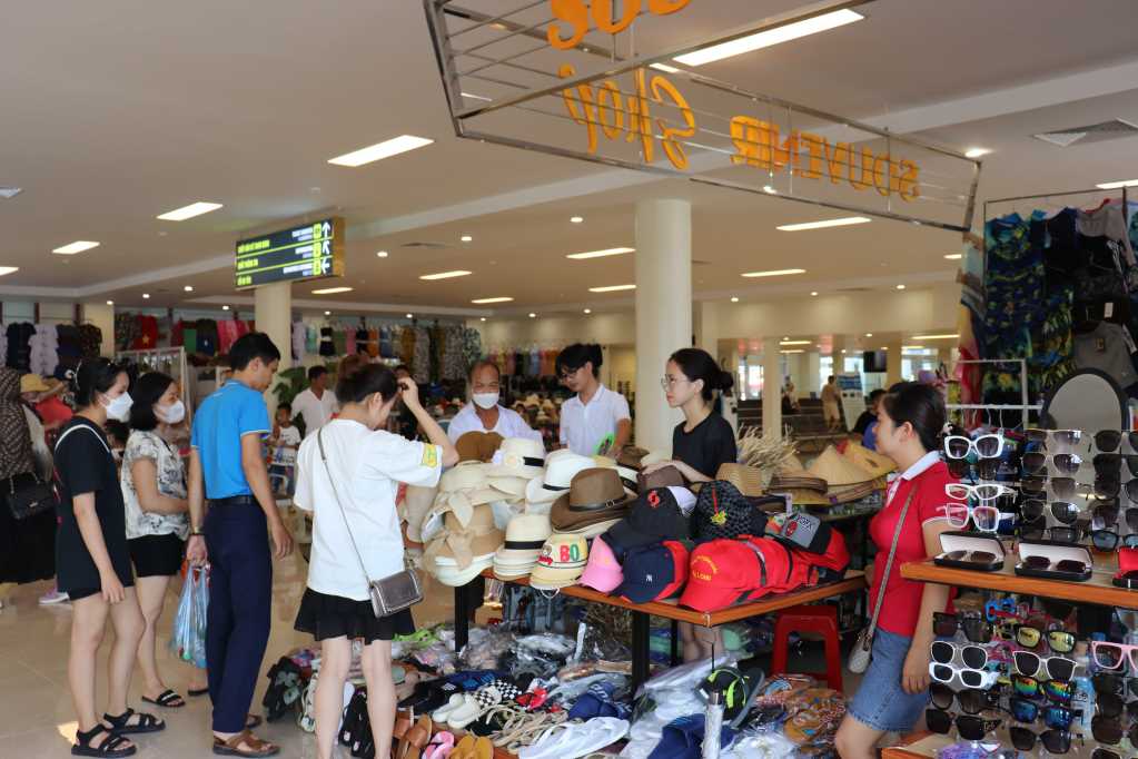 Quảng Ninh: Kiểm soát chặt chẽ môi trường kinh doanh du lịch - Ảnh 2.