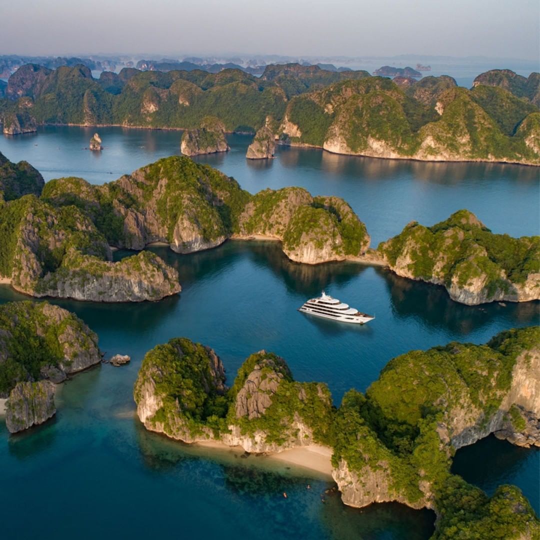 Vịnh của Việt Nam được trang du lịch nước ngoài khen ngợi: Địa điểm tham quan đẹp hàng đầu Đông Nam Á, chưa đi thì quá tiếc - Ảnh 2.