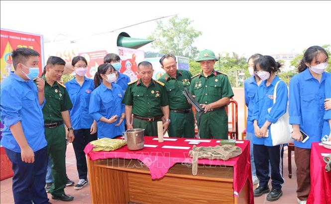 Yên Bái: Khai mạc trưng bày 'Ký ức thời hoa lửa' - Ảnh 2.