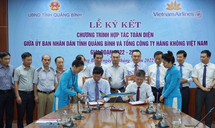 Quảng Bình: Hợp tác cùng Vietnam Airlines phối hợp hình thành các sản phẩm du lịch - Ảnh 1.