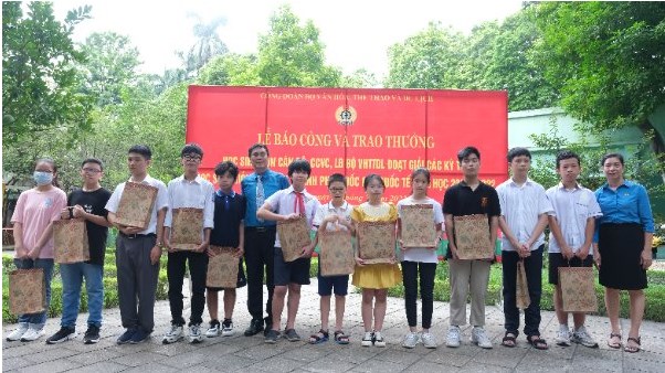 Công đồng Bộ VHTTDL tổ chức lễ báo công dâng bác và trao thưởng cho học sinh - Ảnh 2.