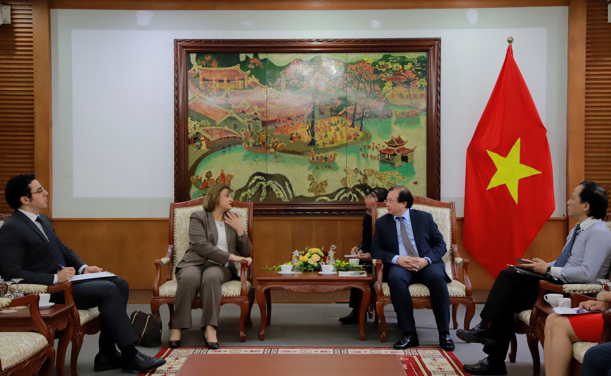 Thứ trưởng Tạ Quang Đông tiếp Đại sứ Ai Cập và Đại sứ Angola - Ảnh 1.