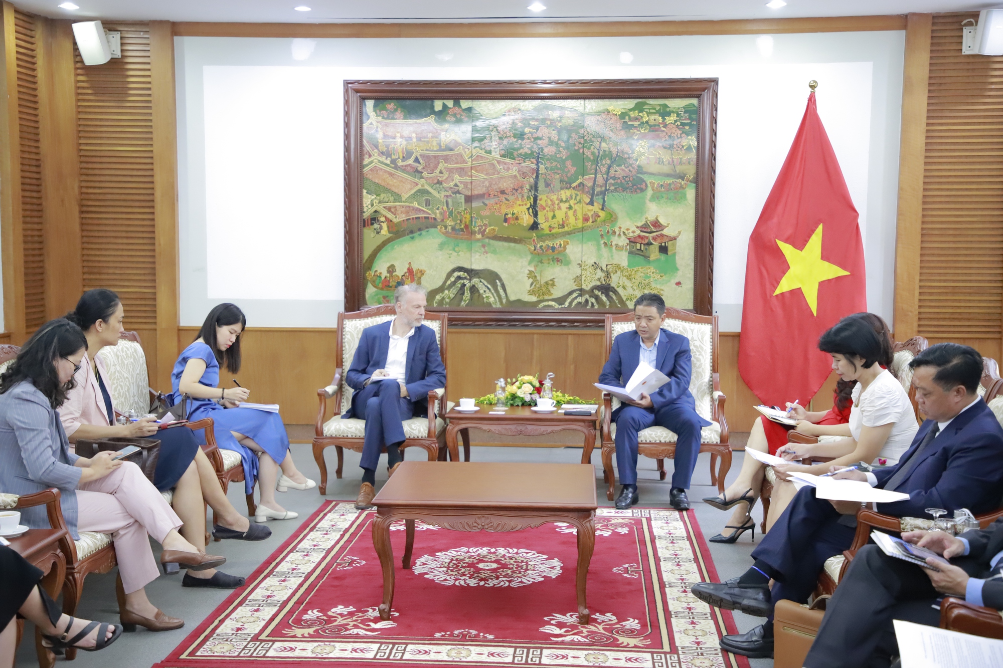 Thứ trưởng Hoàng Đạo Cương tiếp Trưởng Đại diện UNESCO tại Việt Nam - Ảnh 1.