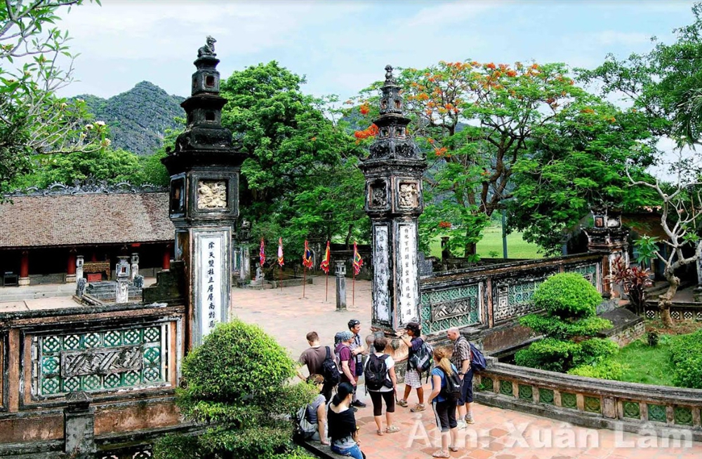 Phát triển du lịch Ninh Bình gắn với bảo tồn và phát triển bền vững văn hoá truyền thống - Ảnh 2.