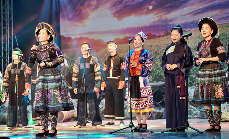 Tuần lễ nghệ thuật khai trương Nhà hát Ca múa nhạc dân gian Việt Bắc - Ảnh 1.