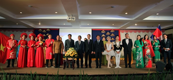 Khán giả Campuchia xúc động với chương trình nghệ thuật của các nghệ sĩ Việt Nam - Ảnh 9.