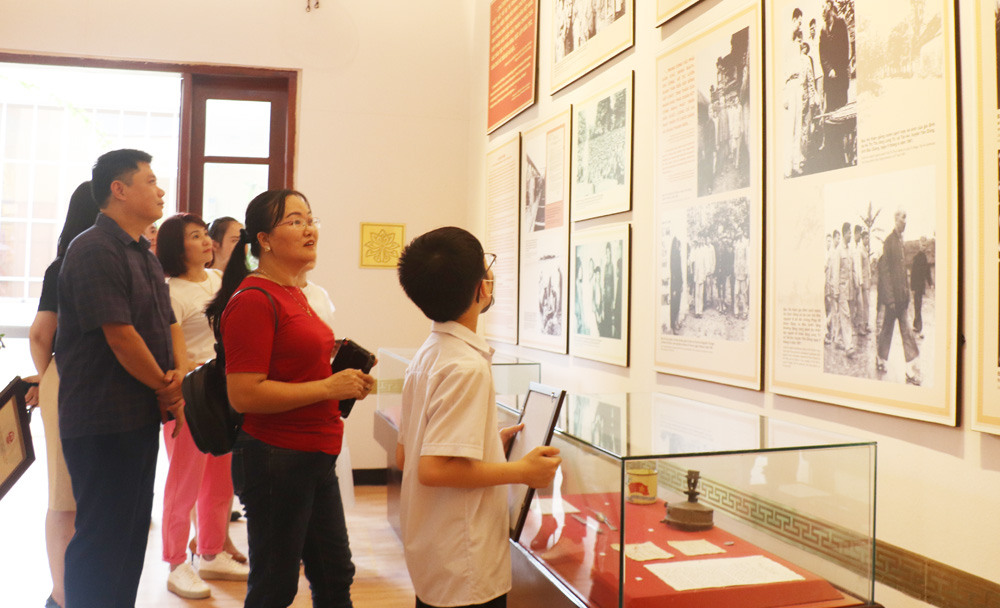 Khai mạc triển lãm mỹ thuật Bắc Giang mở rộng năm 2022 - Ảnh 5.