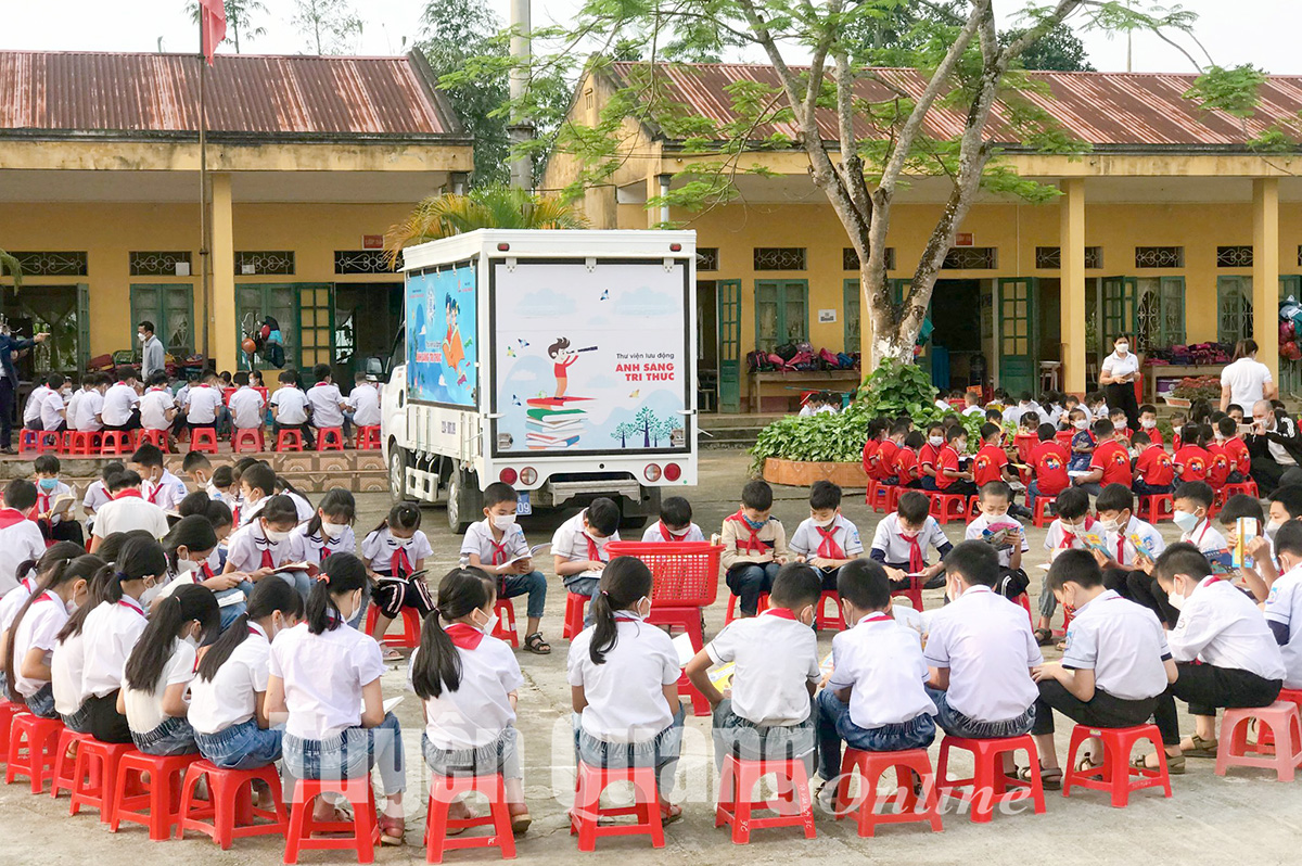 Thư viện tỉnh Tuyên Quang: Đổi mới phương pháp tiếp cận bạn đọc - Ảnh 1.