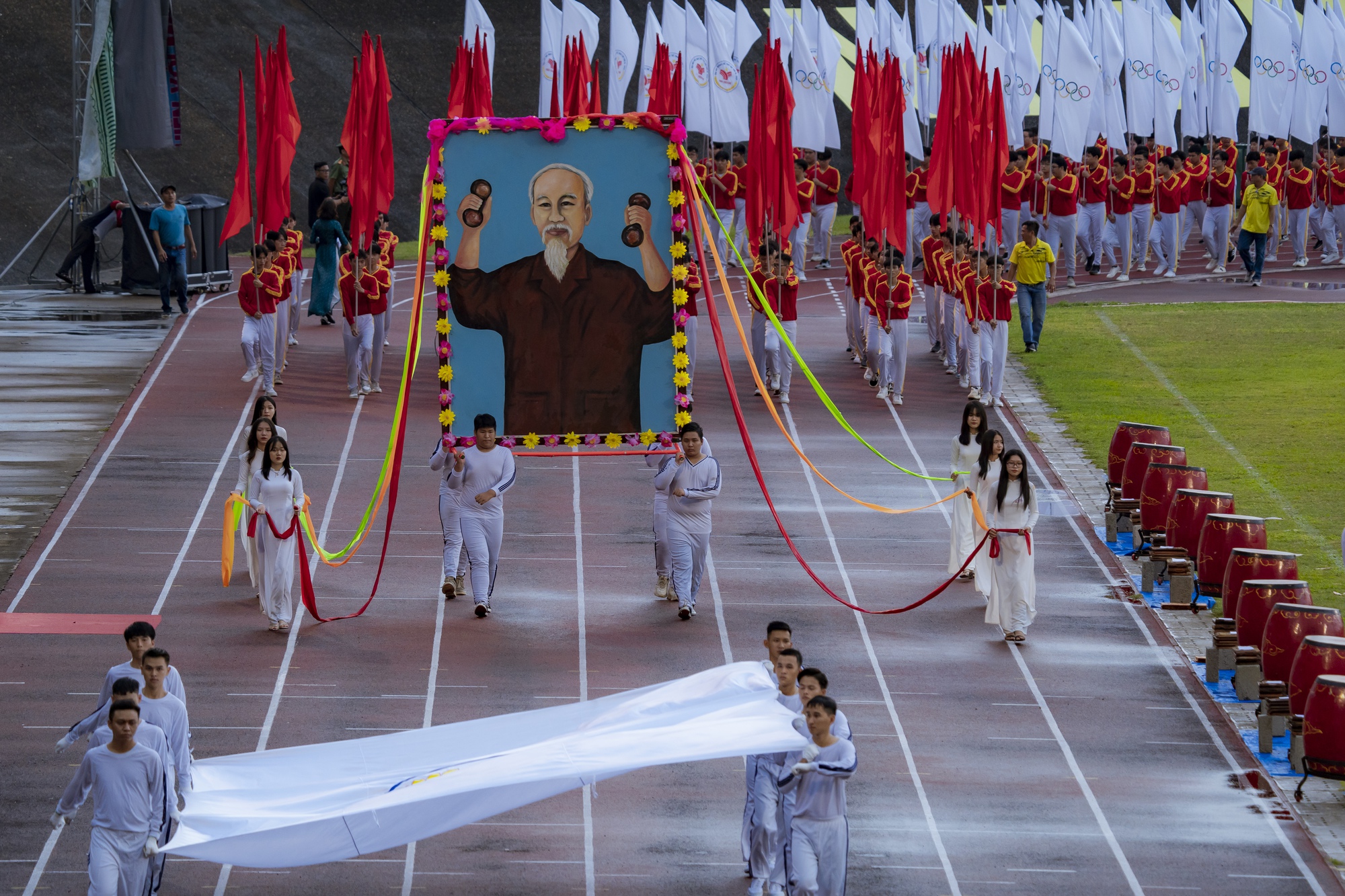 Hoàng tráng lễ Khai mạc Đại hội Thể dục Thể thao Thừa Thiên Huế lần thứ IX năm 2022 - Ảnh 1.