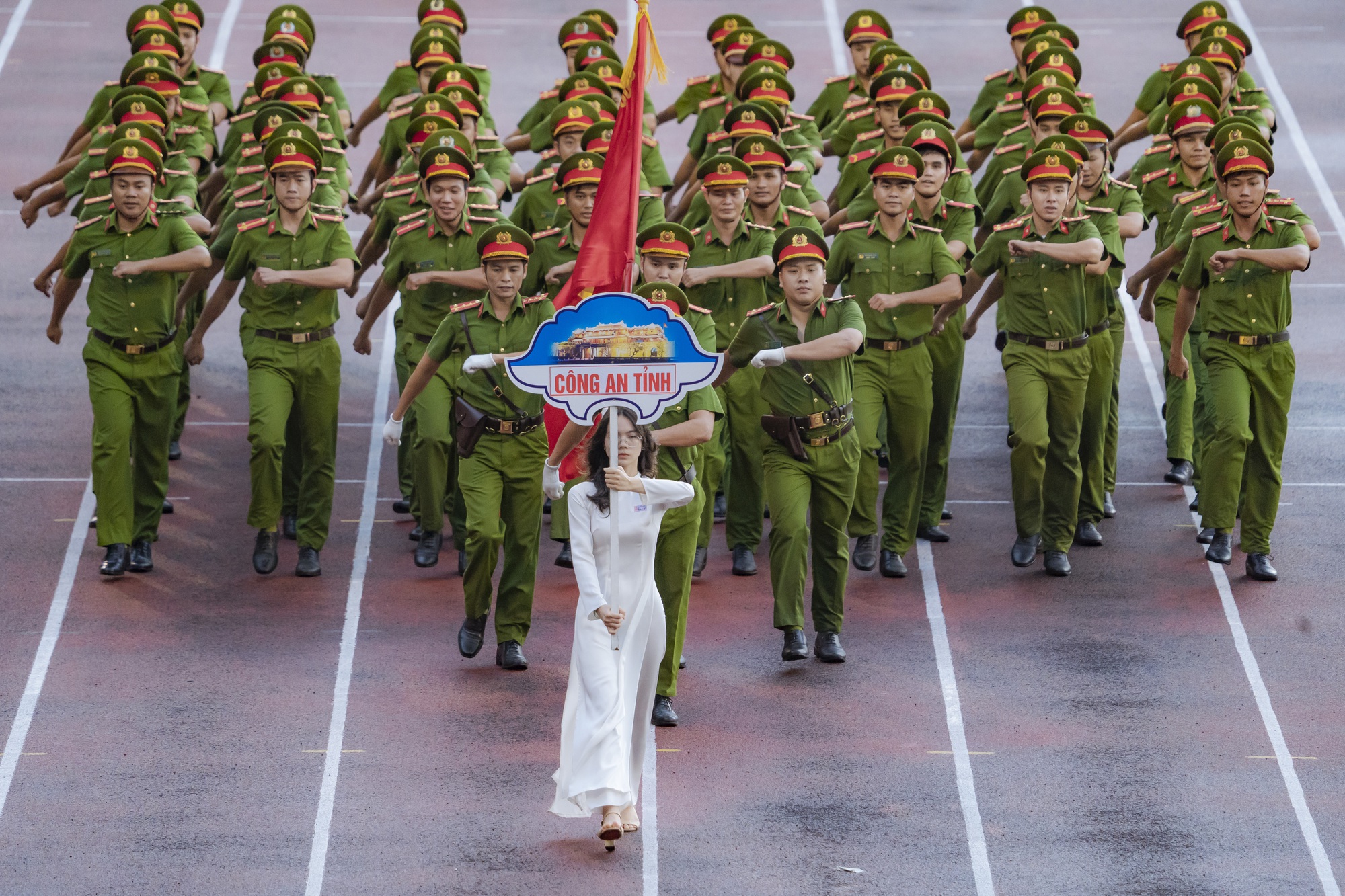 Hoàng tráng lễ Khai mạc Đại hội Thể dục Thể thao Thừa Thiên Huế lần thứ IX năm 2022 - Ảnh 8.