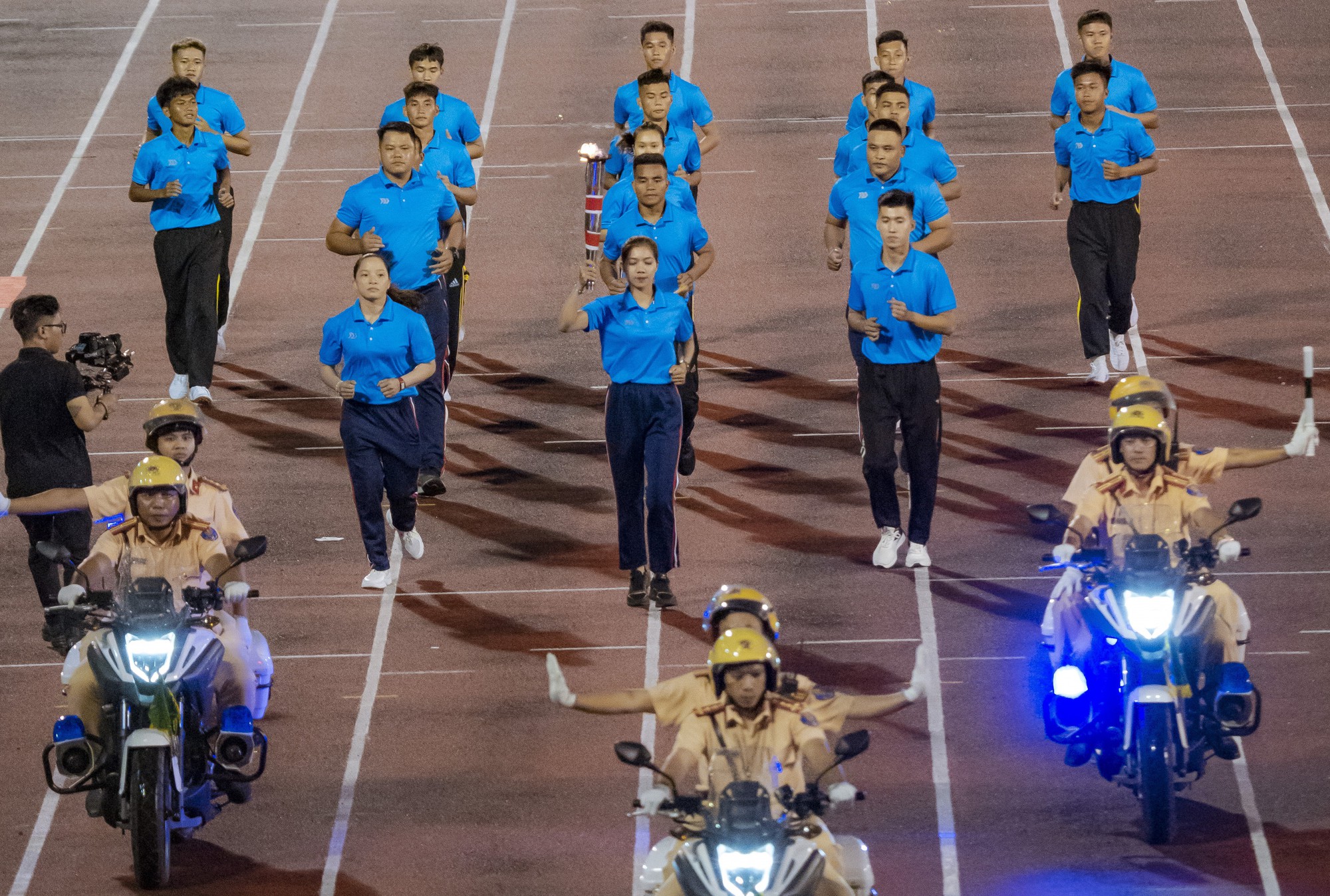 Hoàng tráng lễ Khai mạc Đại hội Thể dục Thể thao Thừa Thiên Huế lần thứ IX năm 2022 - Ảnh 2.