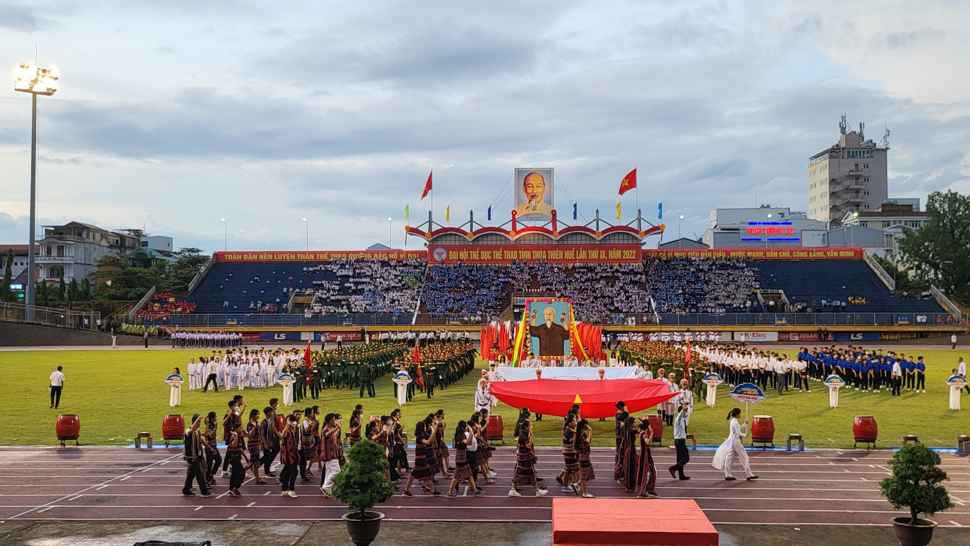 Hoàng tráng lễ Khai mạc Đại hội Thể dục Thể thao Thừa Thiên Huế lần thứ IX năm 2022 - Ảnh 7.