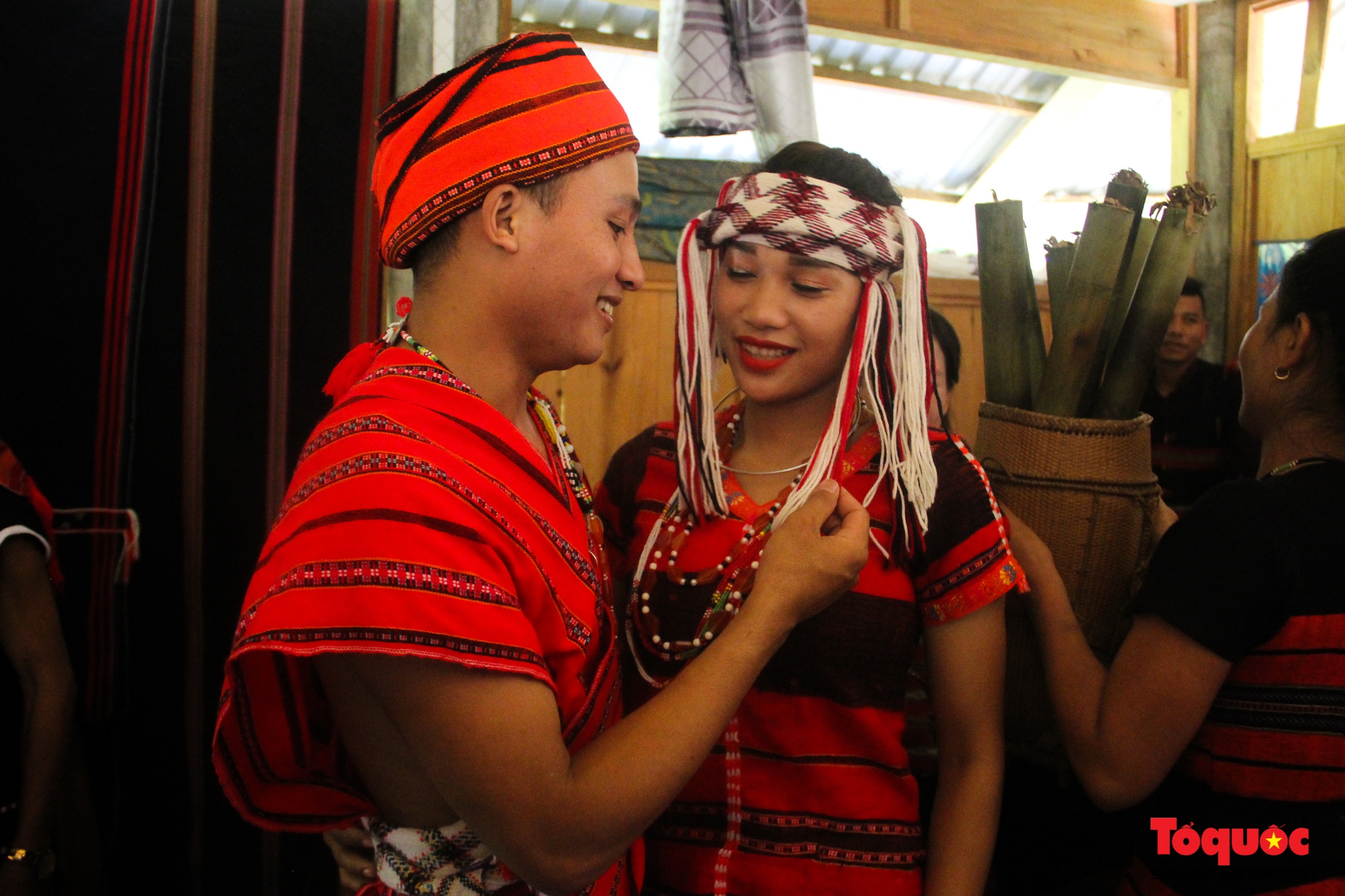 Giữ gìn nét đẹp văn hóa truyền thống trong đám cưới của người Pa Cô - Ảnh 16.