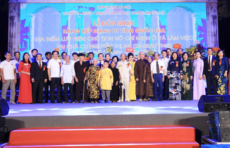  &quot;Địa điểm lưu niệm Chủ tịch Hồ Chí Minh ở và làm việc tại gia đình cụ Nguyễn Thị An&quot; đón bằng Di tích quốc gia - Ảnh 3.