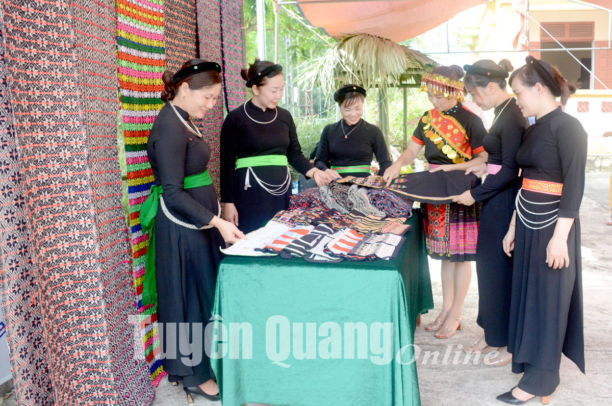 Tuyên Quang: Phát triển nghề truyền thống, làng nghề gắn với du lịch - Ảnh 1.