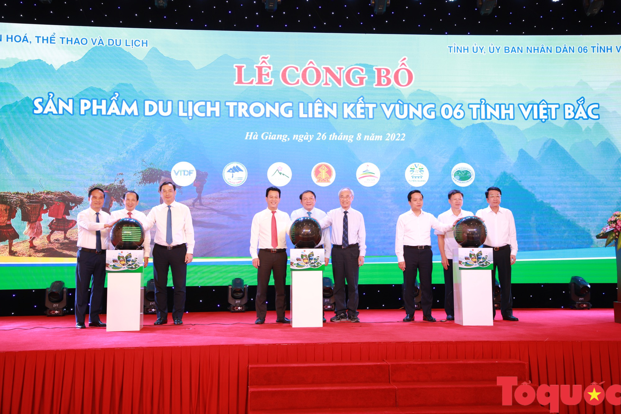Bộ trưởng Nguyễn Văn Hùng: Phả tránh tình trạng các địa phương có sản phẩm du lịch na ná nhau, đi một tỉnh đã biết toàn vùng - Ảnh 8.