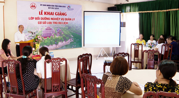 Ninh Bình: Khai giảng lớp bồi dưỡng nghiệp vụ quản lý cơ sở lưu trú du lịch - Ảnh 1.