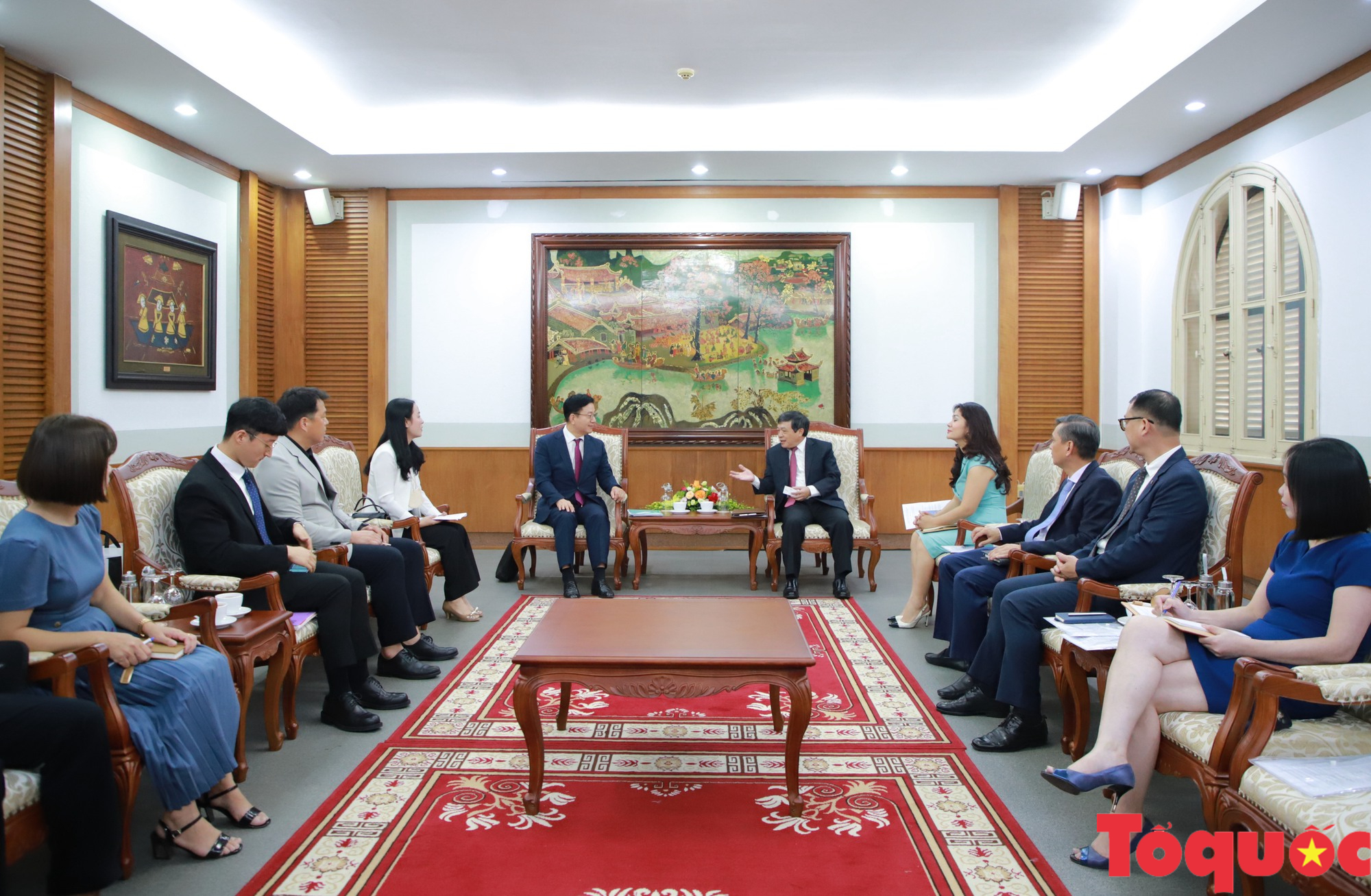 Thứ trưởng Đoàn Văn Việt làm việc với Tổng Giám đốc Korea CEO Summit - Ảnh 2.