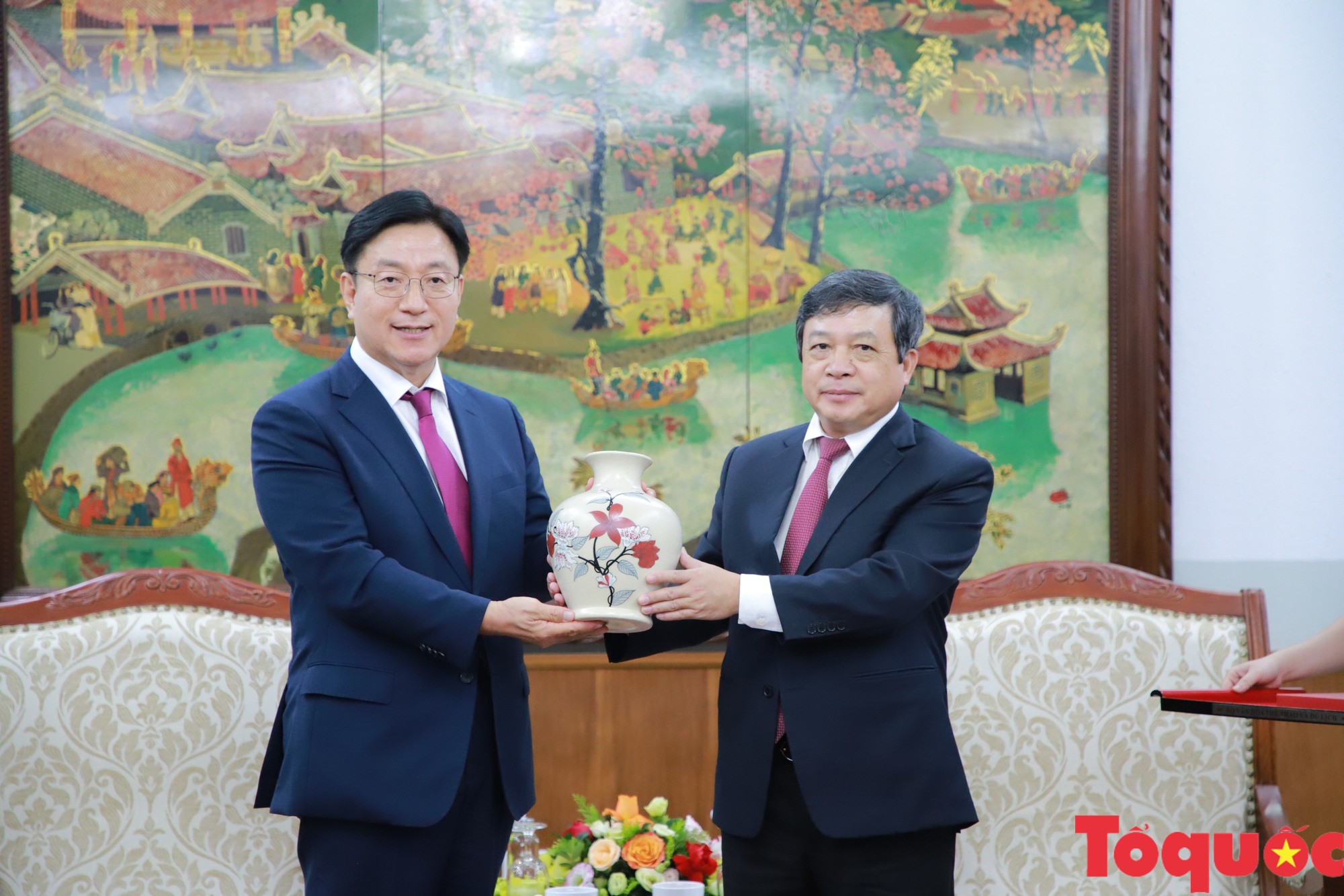 Thứ trưởng Đoàn Văn Việt làm việc với Tổng Giám đốc Korea CEO Summit - Ảnh 3.
