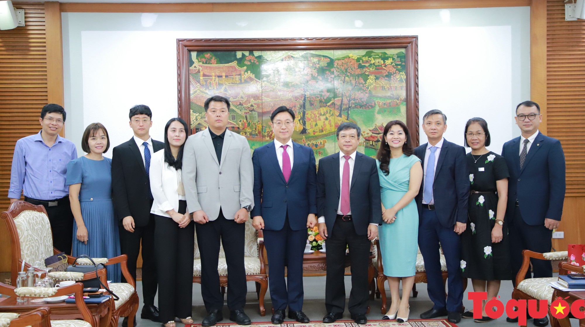 Thứ trưởng Đoàn Văn Việt làm việc với Tổng Giám đốc Korea CEO Summit - Ảnh 5.