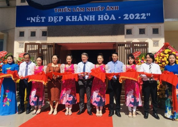 Triển lãm nhiếp ảnh &quot;Nét đẹp Khánh Hòa - 2022&quot; - Ảnh 1.