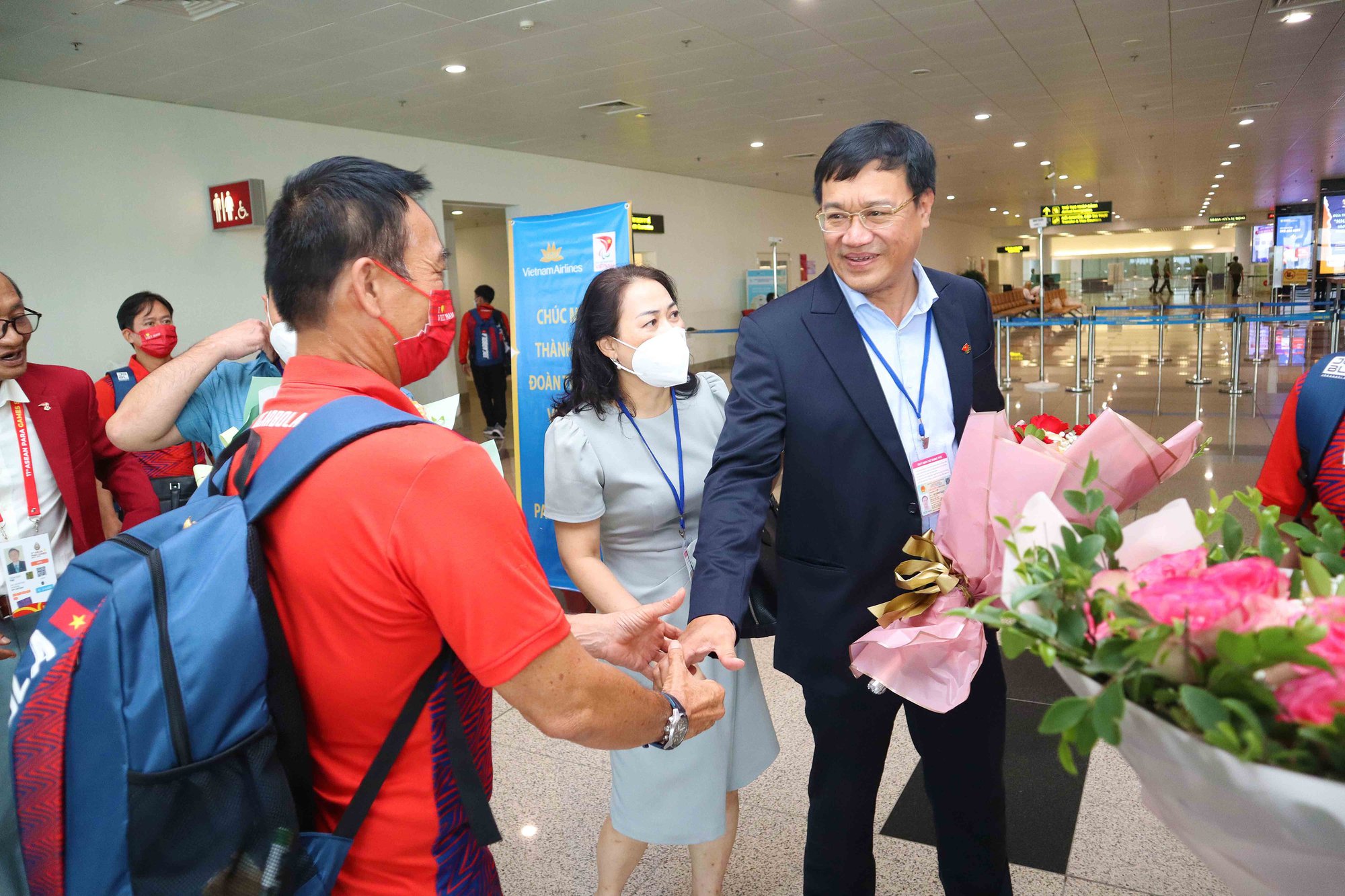 Đoàn Thể thao người khuyết tật Việt Nam về nước sau thành công lớn tại kỳ đại hội ASEAN Para Games 11 - Ảnh 1.