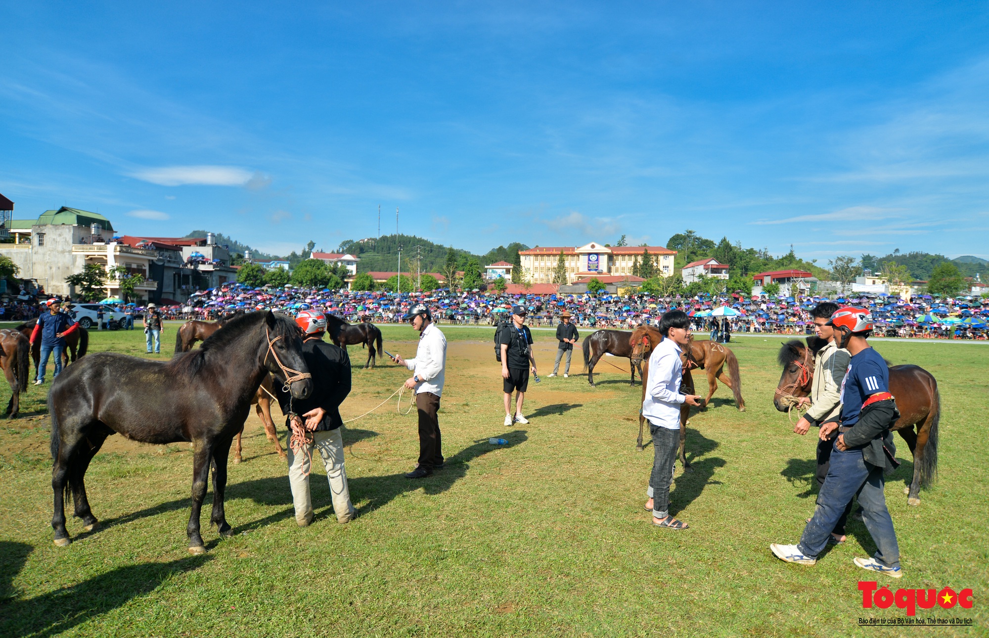Lễ hội đua ngựa Bắc Hà: Nét văn hóa đặc sắc của đồng bào các dân tộc Tây Bắc - Ảnh 3.