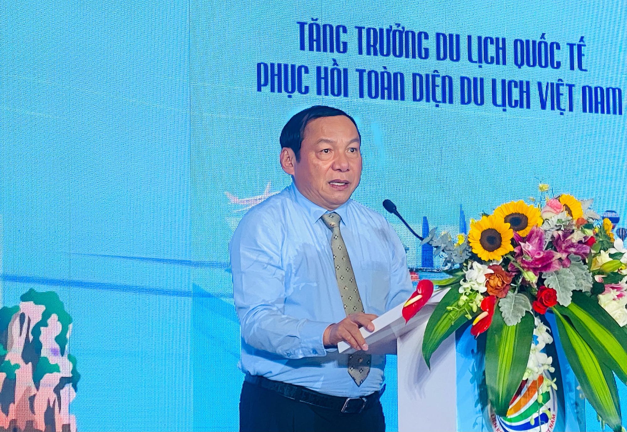 Bộ trưởng Bộ VHTTDL Nguyễn Văn Hùng: “Du lịch phải gắn chặt chẽ với yếu tố văn hóa, phải khai thác triệt để nguồn tài nguyên văn hóa đa dạng của Việt Nam” - Ảnh 1.