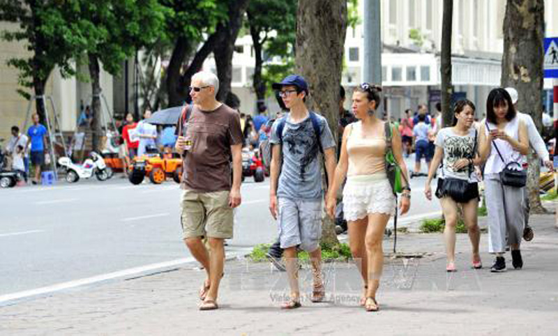 Hà Nội: Khách nội địa giảm, khách du lịch quốc tế tăng 18% trong tháng 9 - Ảnh 1.