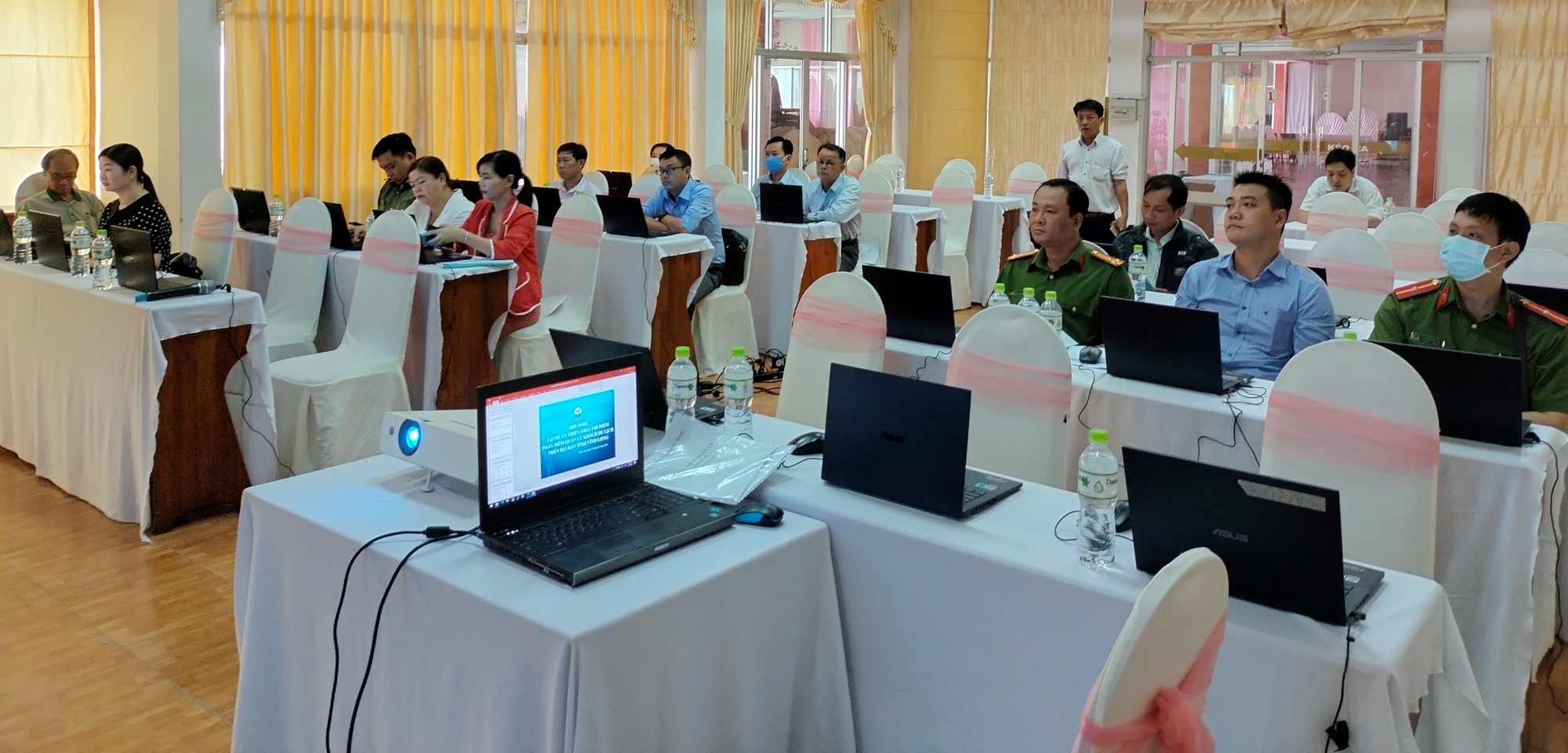 Vĩnh Long: Hội nghị tập huấn triển khai thí điểm phần mềm quản lý khách du lịch - Ảnh 1.