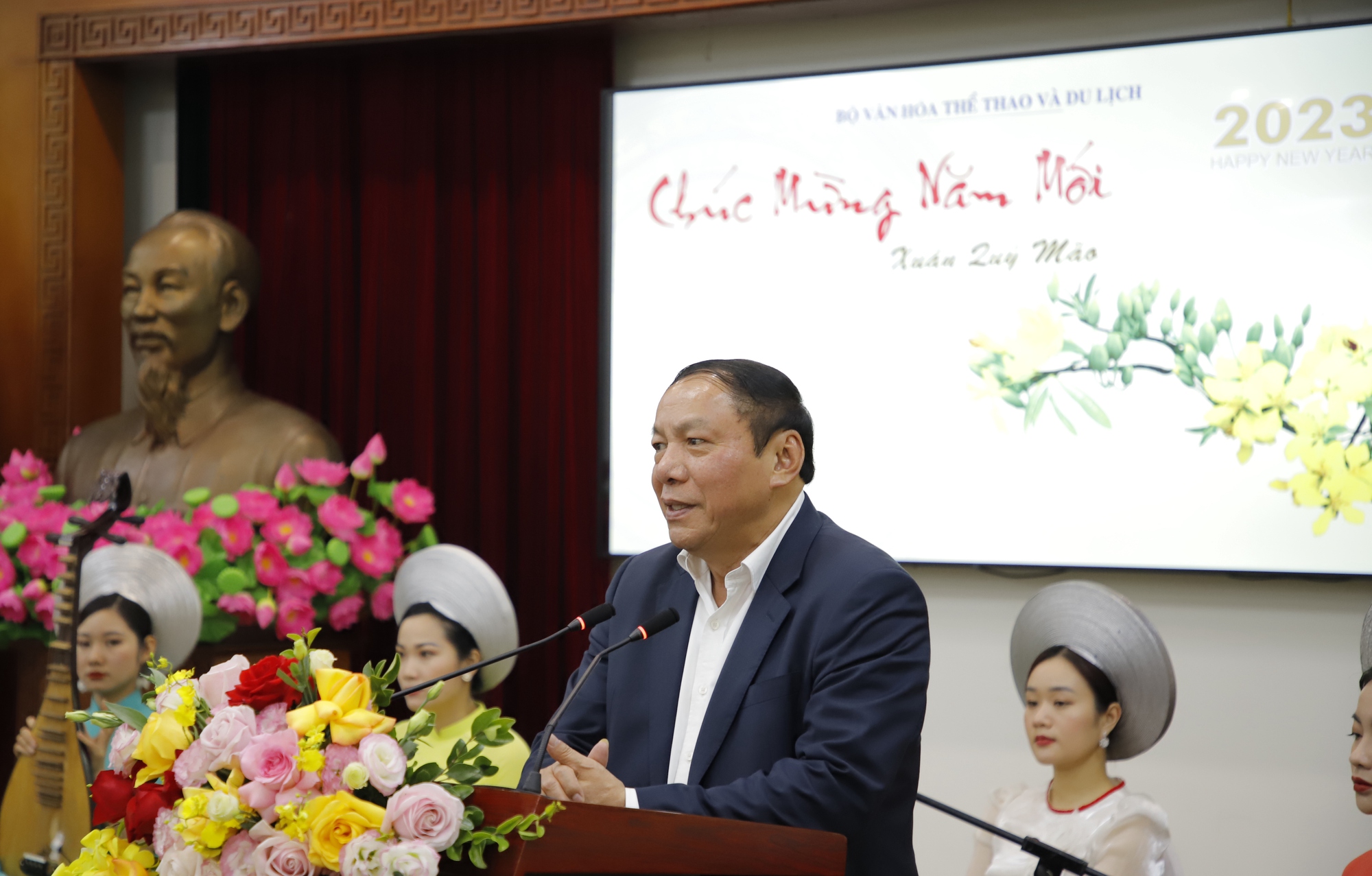 Bộ trưởng Nguyễn Văn Hùng: Kế thừa mạch nguồn truyền thống, kinh nghiệm lãnh đạo của các thế hệ đi trước để vị thế ngành VHTTDL ngày càng tốt hơn - Ảnh 3.