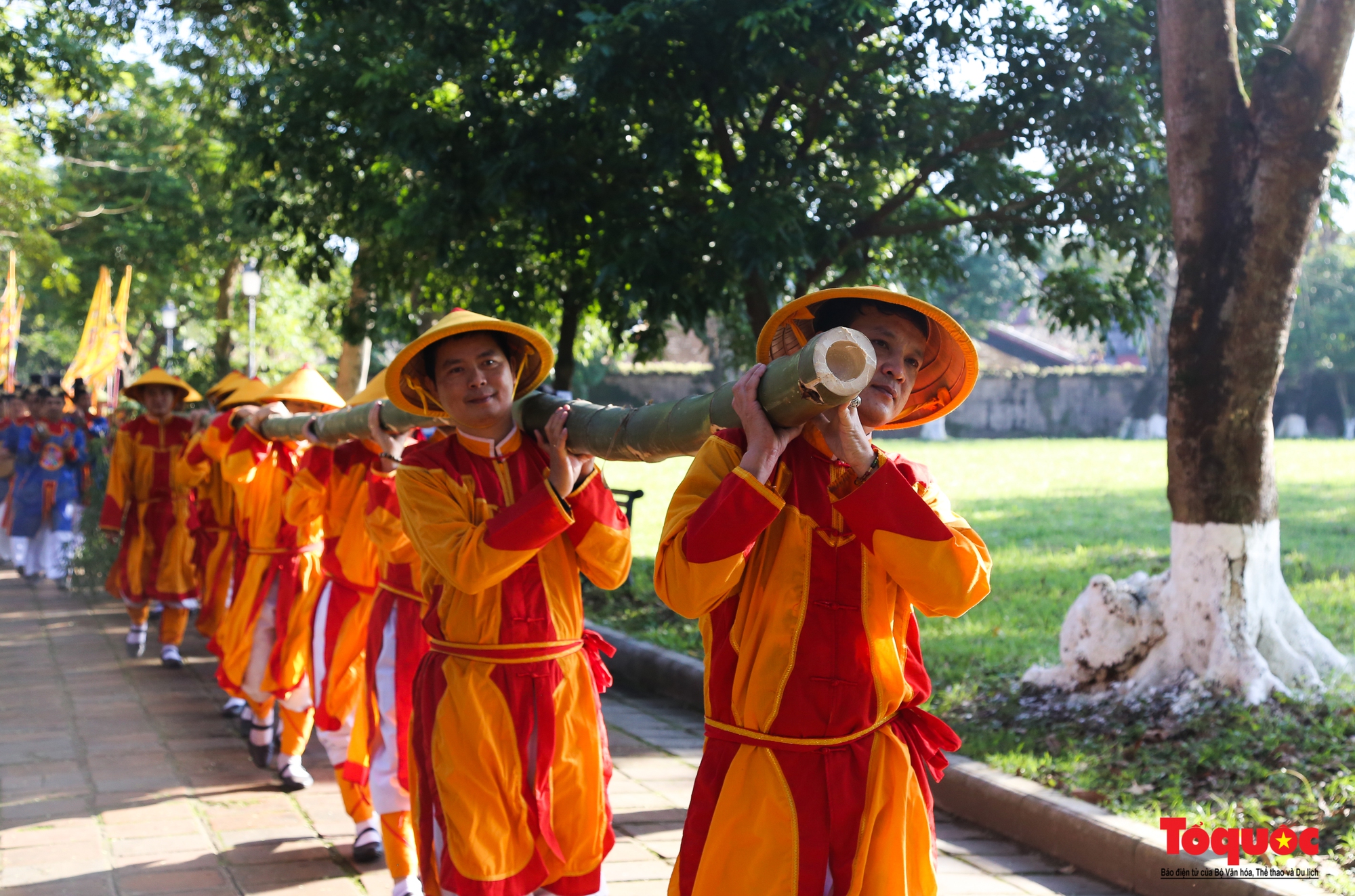 Hoàng cung Huế dựng nêu đón Tết Nguyên đán Qúy Mão - Ảnh 6.