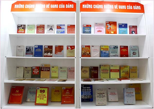 Thư viện Quốc gia Việt Nam trưng bày Tư liệu – Báo Xuân Quý Mão 2023 “Mùa xuân dâng Đảng” - Ảnh 1.