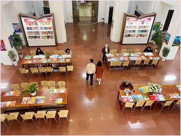 Thư viện Quốc gia Việt Nam trưng bày Tư liệu – Báo Xuân Quý Mão 2023 “Mùa xuân dâng Đảng” - Ảnh 4.