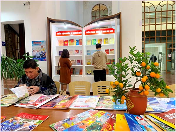 Thư viện Quốc gia Việt Nam trưng bày Tư liệu – Báo Xuân Quý Mão 2023 “Mùa xuân dâng Đảng” - Ảnh 5.
