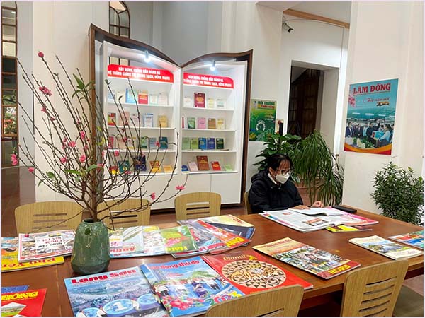 Thư viện Quốc gia Việt Nam trưng bày Tư liệu – Báo Xuân Quý Mão 2023 “Mùa xuân dâng Đảng” - Ảnh 6.