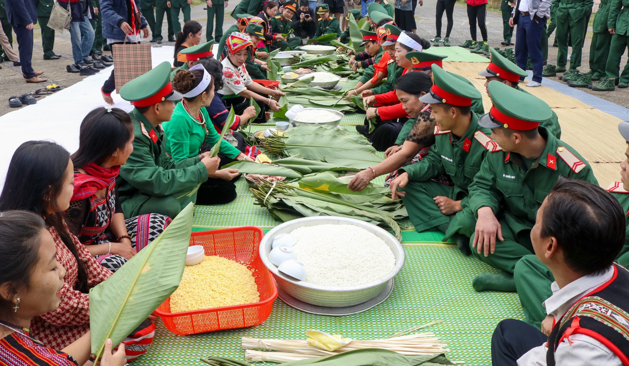 Nét đẹp văn hóa trong hoạt động truyền thống ngày Tết - Ảnh 1.