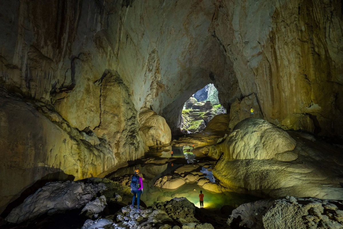 Bừng sáng du lịch hang động ở Quảng Bình - Ảnh 1.