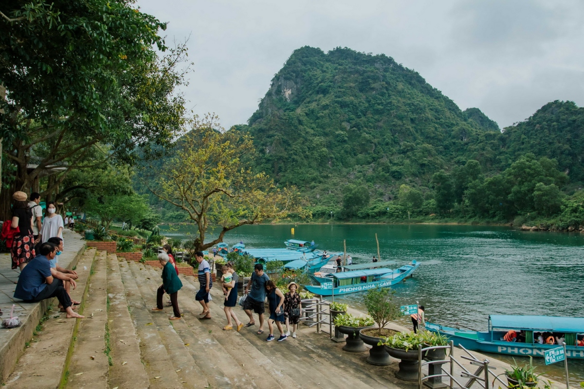 Bừng sáng du lịch hang động ở Quảng Bình - Ảnh 2.