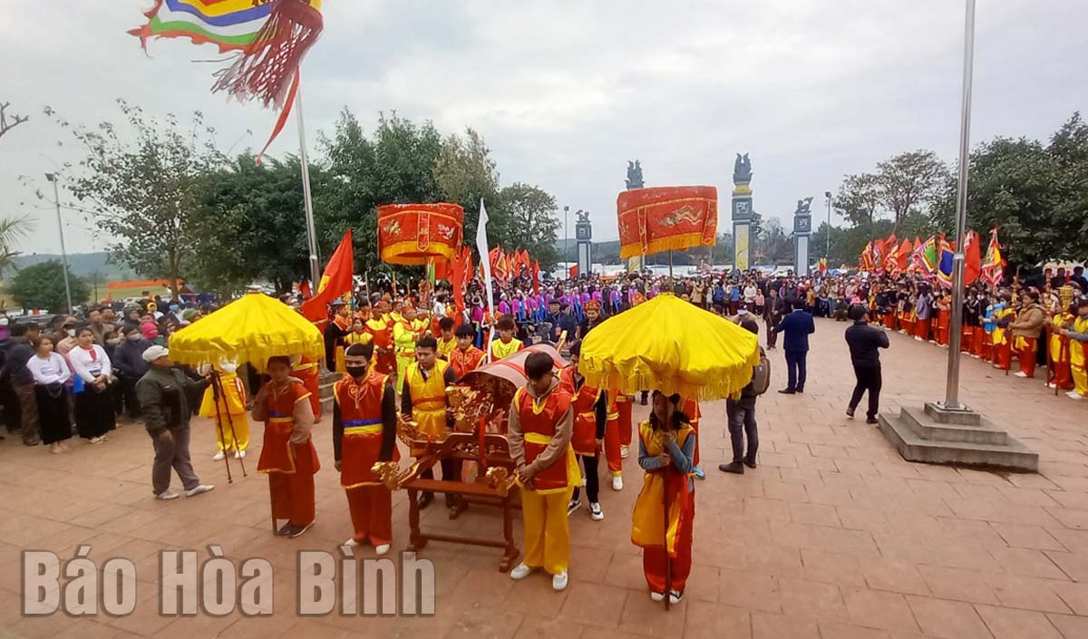 Hòa Bình: Đón nhận Bằng di tích lịch sử - văn hóa cấp tỉnh đình Khói và lễ hội đình Khói - Ảnh 1.