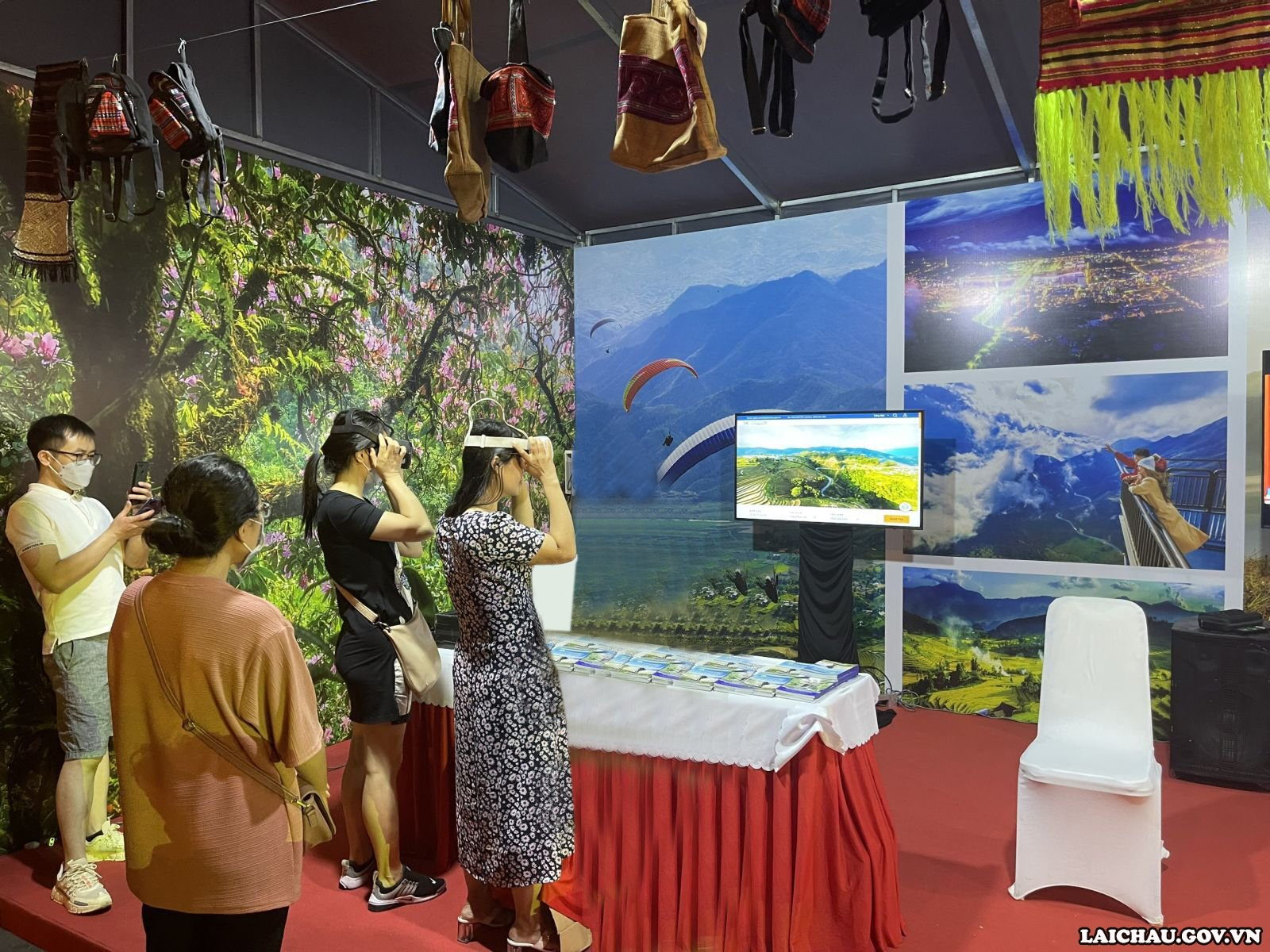 Ngành Du lịch Lai Châu gắn chuyển đổi số với du lịch thông minh - Ảnh 3.