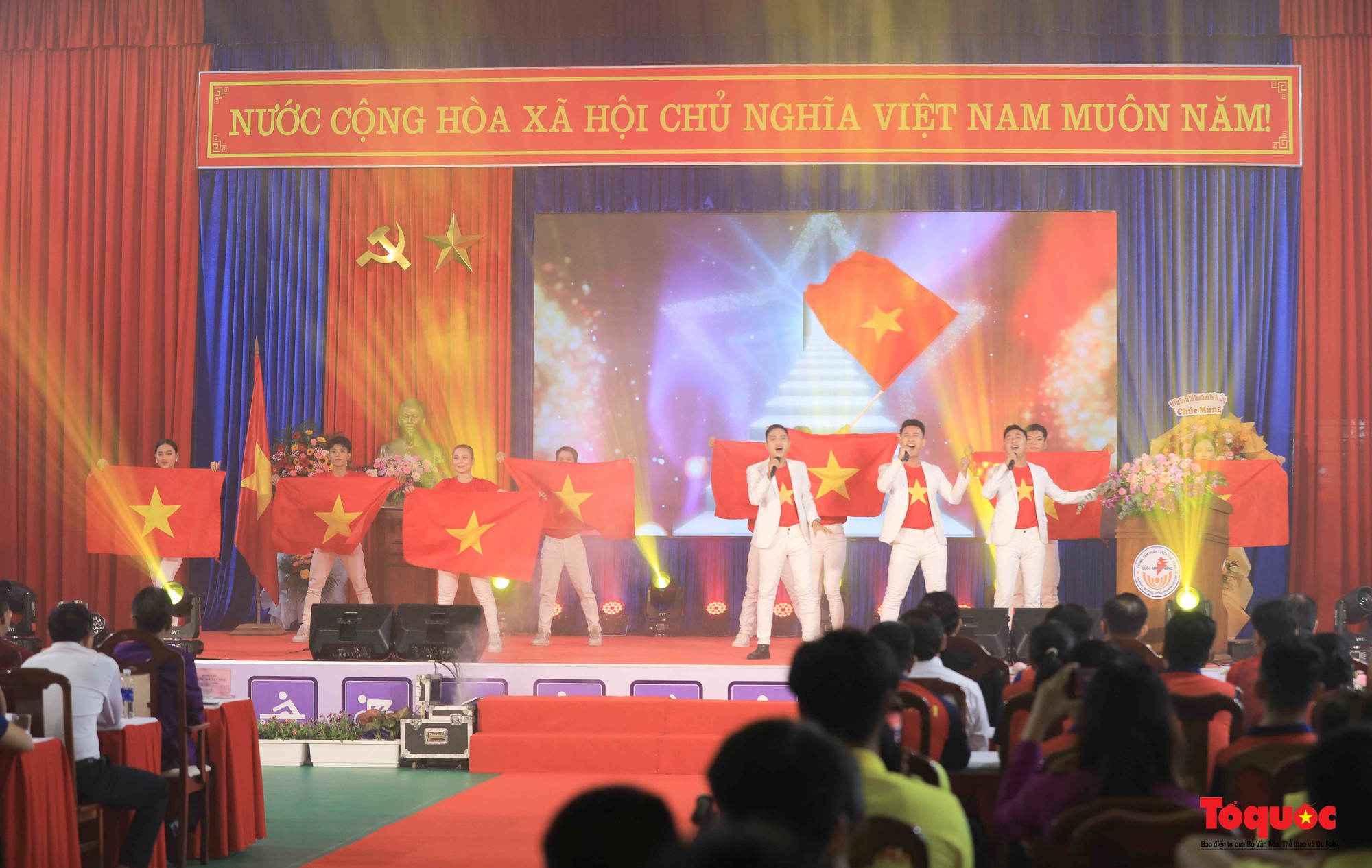 Đoàn thể thao người khuyết tật Việt Nam xuất quân dự Asian Para Games 4 - Ảnh 1.