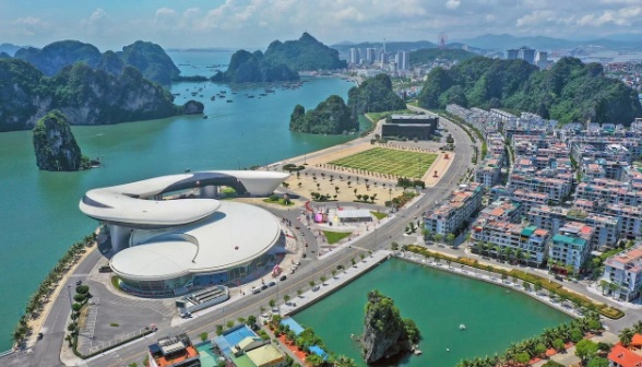 Quảng Ninh: Phấn đấu cả năm 2023 thu hút 15 triệu lượt du khách - Ảnh 1.