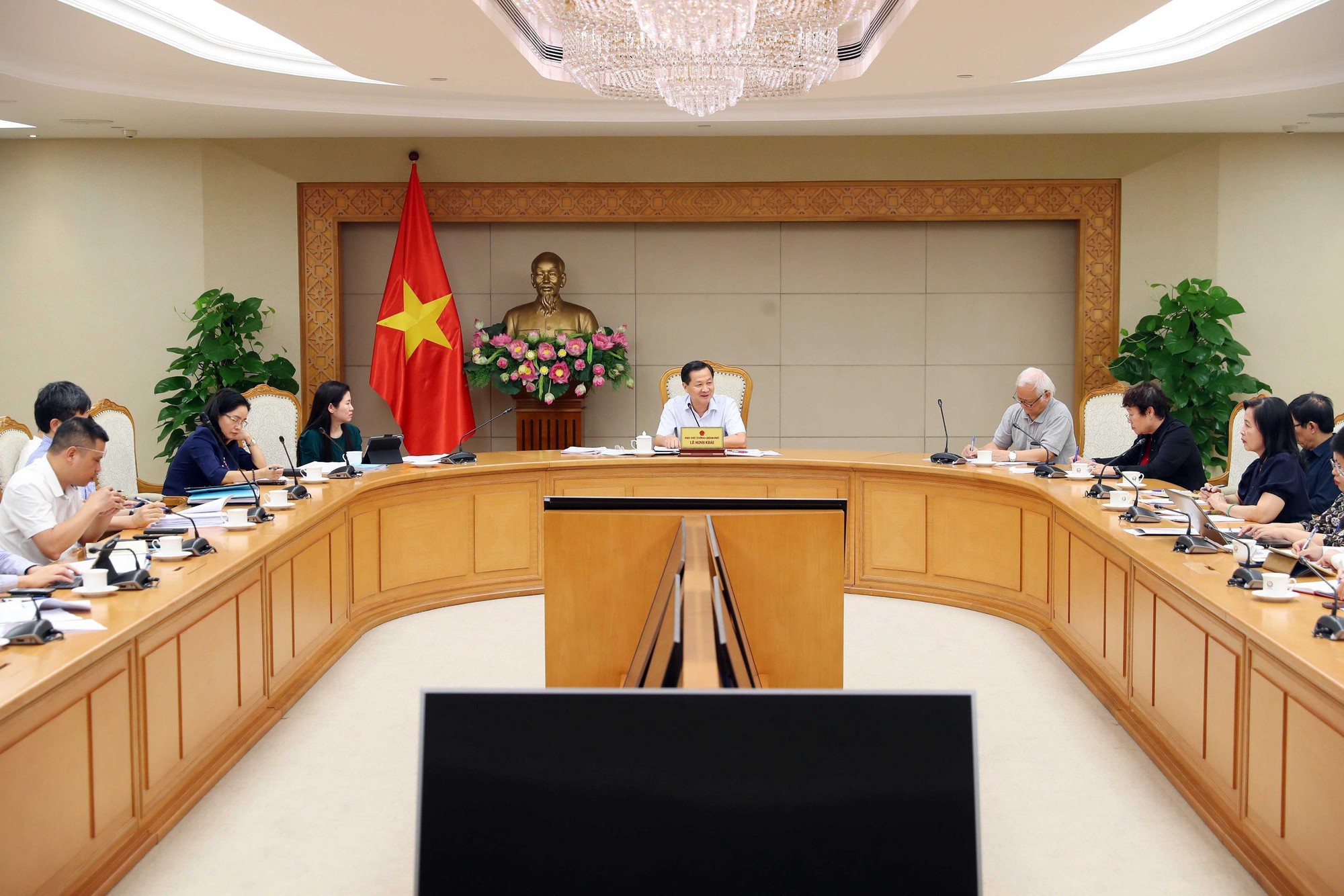 Phó Thủ tướng Lê Minh Khái yêu cầu Bộ Tài chính trình ngay kinh phí chi trả tiền thưởng Giải thưởng Hồ Chí Minh - Ảnh 1.