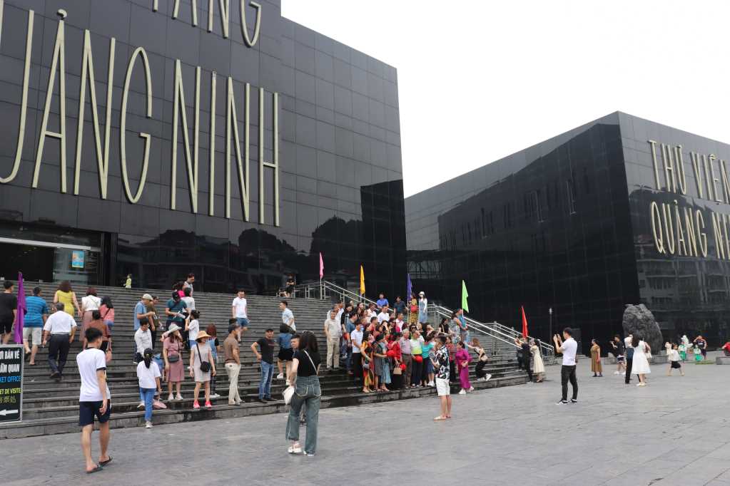 Dịch vụ - Du lịch: Tạo đà tăng trưởng kinh tế Quảng Ninh - Ảnh 1.