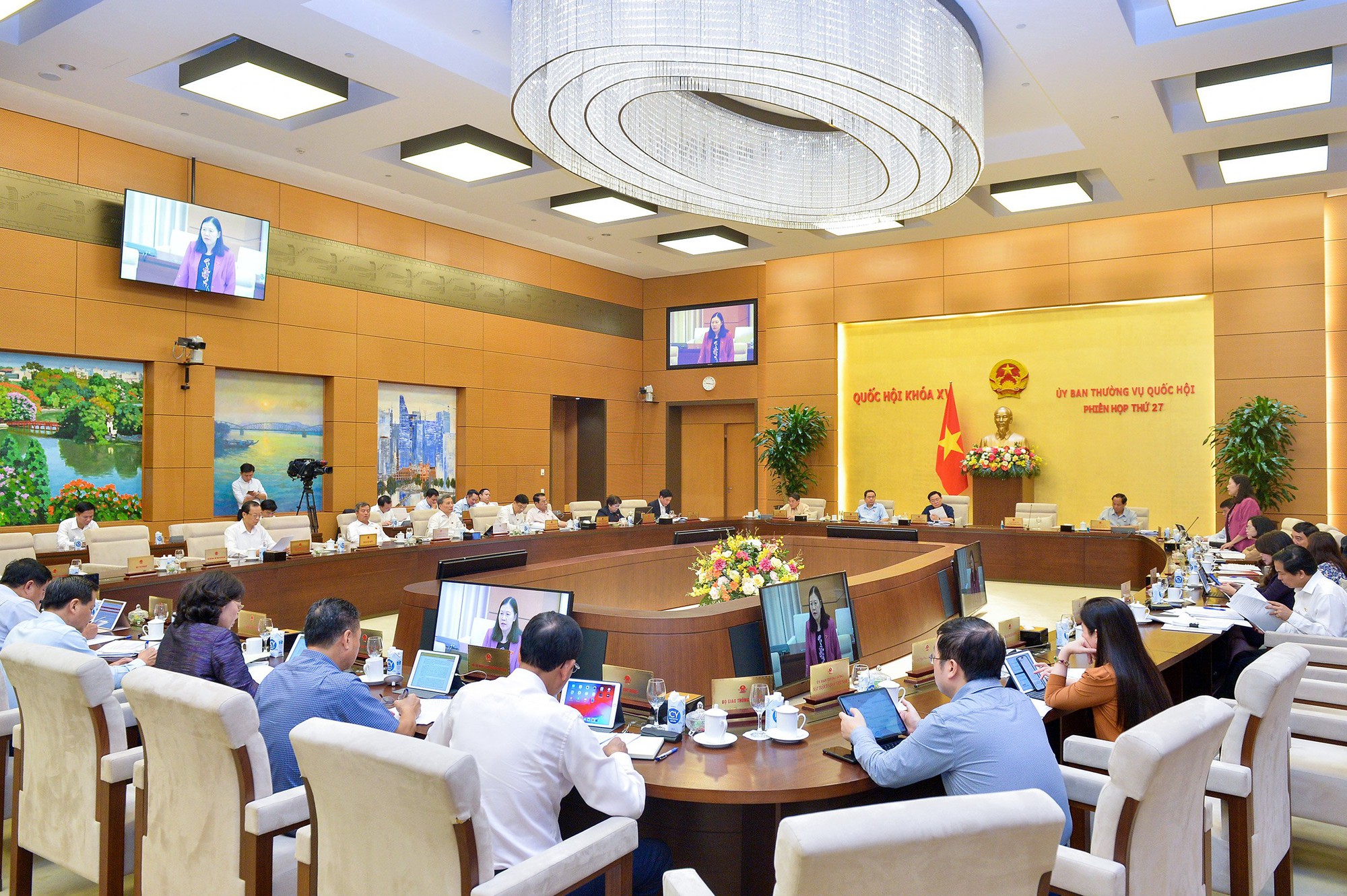 Quốc hội đề nghị Chính phủ khẩn trương trình Chương trình MTQG về chấn hưng và phát triển văn hóa, xây dựng con người Việt Nam - Ảnh 2.