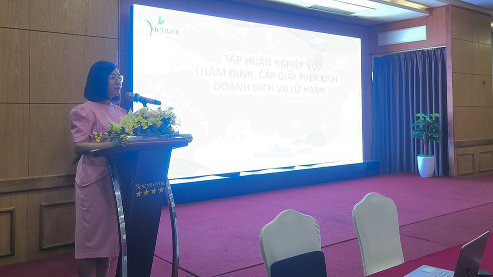 Cục Du lịch Quốc gia Việt Nam tập huấn nghiệp vụ thẩm định cấp giấy phép kinh doanh dịch vụ lữ hành và cấp thẻ hướng dẫn viên du lịch - Ảnh 4.